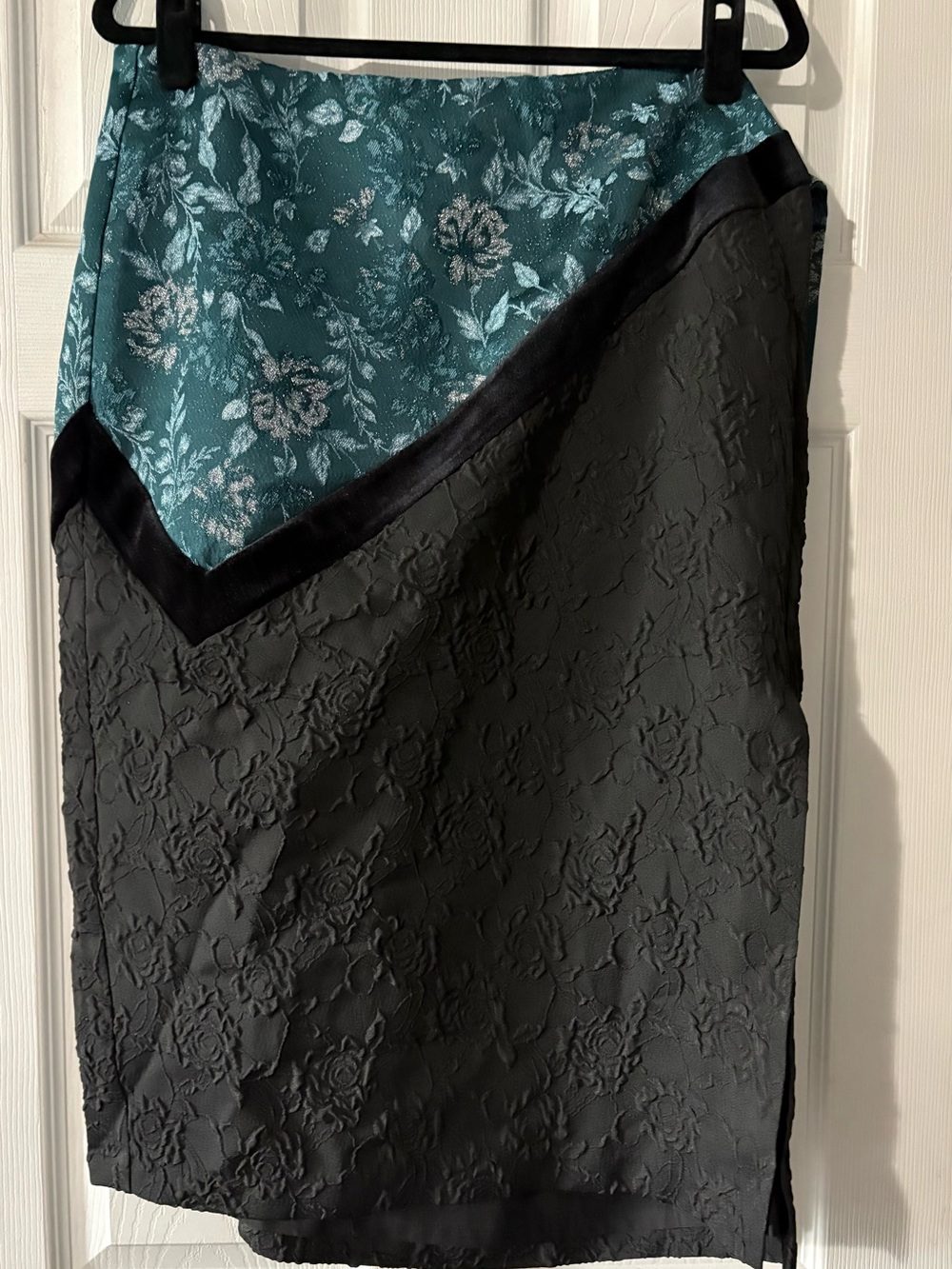 NWT Eva Mendes with NY&CO Floral Pencil Skirt Size 16 Black Teal Jacquard